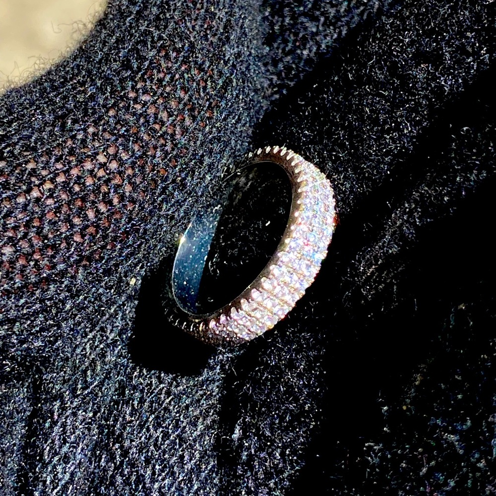 Unisex 3 rowed diamond ring